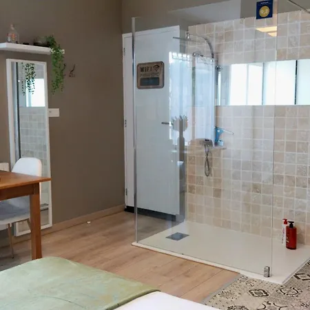 Casa de hóspedes D'hôtes Chez Lyly Et Juju Piscine&sauna Parking Gratuit