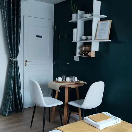 D'hôtes Chez Lyly Et Juju Piscine&sauna Parking Gratuit Casa de hóspedes 3*